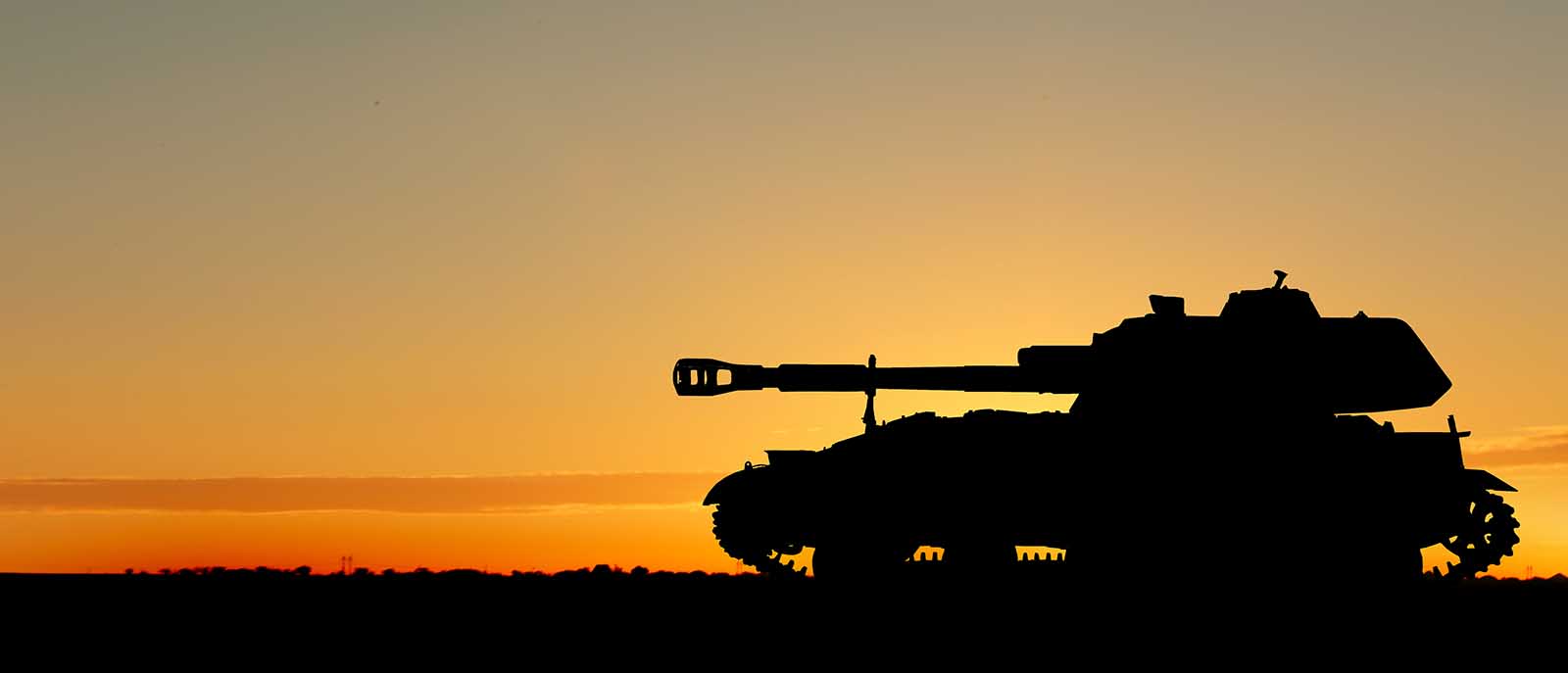 Silhouette,Of,Army,Tank,At,Sunset,Outdoors.,Military,Machinery